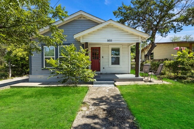 Fully renovated home close to downtown - Fully renovated home close to downtown