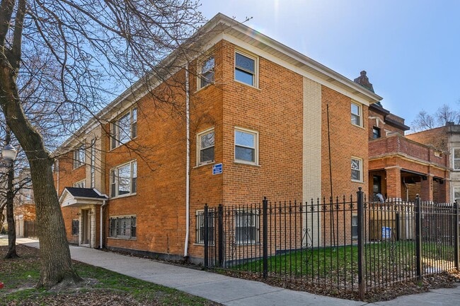Building Photo - 2128 N Whipple St