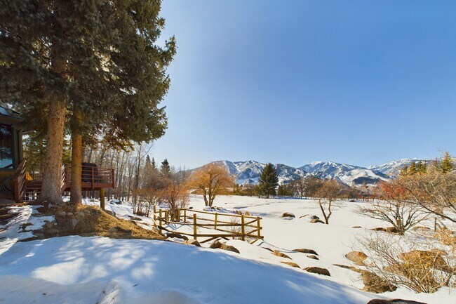 Photo - 209 E Reds Rd