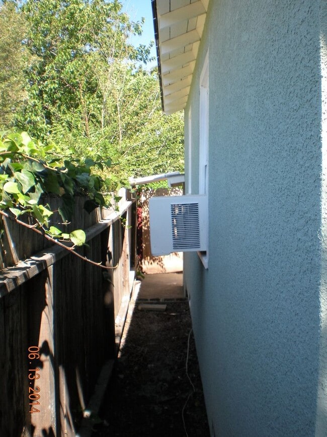 Photo - 553 W Whittier Ave