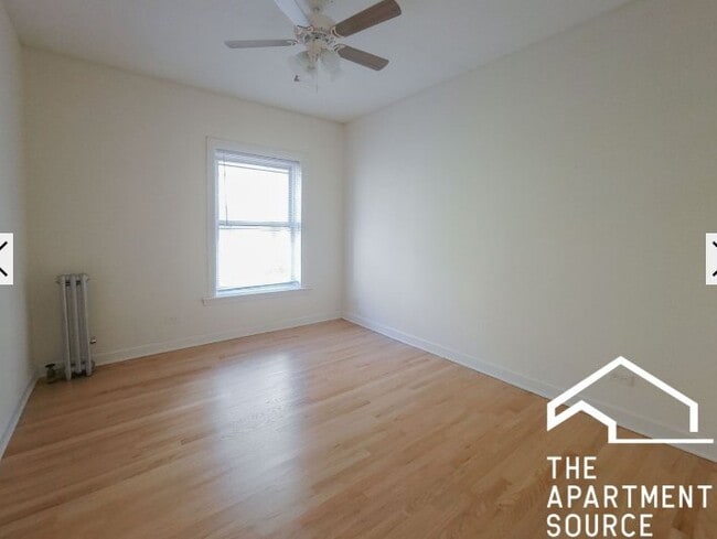 Photo - 3916 N Pine Grove Ave Unidad 1F