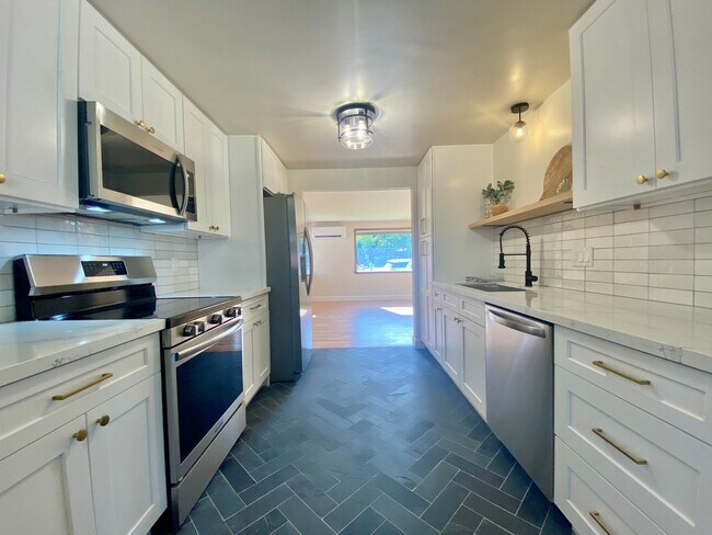 Photo - 203-207 N 38th Ave Unit 205 N 38th Ave