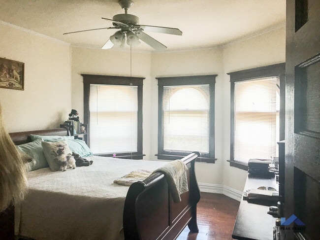 Photo - 1703-13 Ridge Ave.