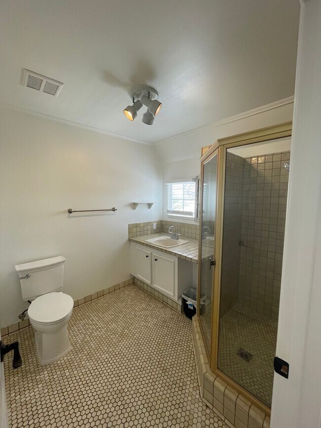 Photo - Perfect Location! Utilities Included