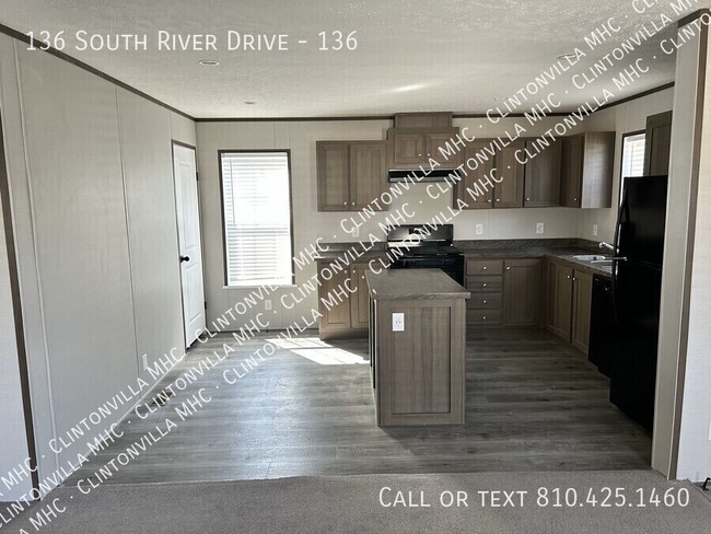 Photo - 136 S River Dr