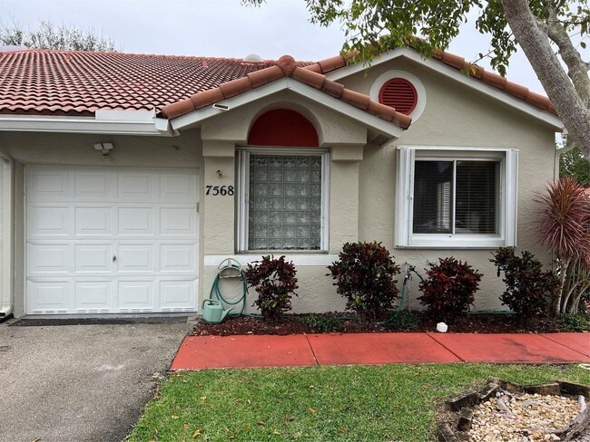 Building Photo - 7568 Pinewalk Dr S Rental