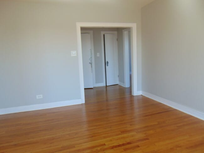 Photo - 1511 W 82nd St