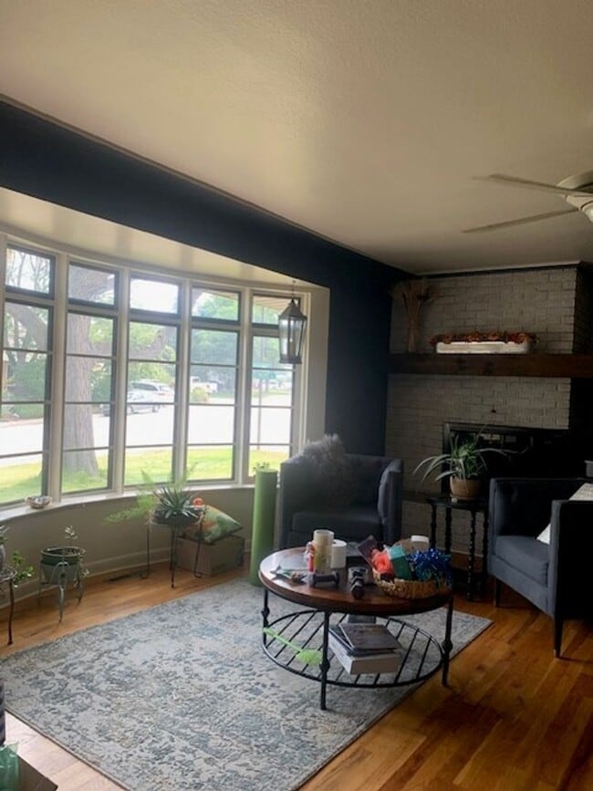 Photo - 545 Crestmore Pl
