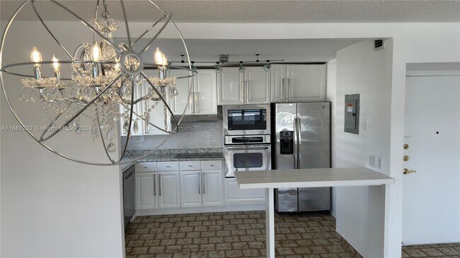 Photo - 1817 S Ocean Dr Unidad 615