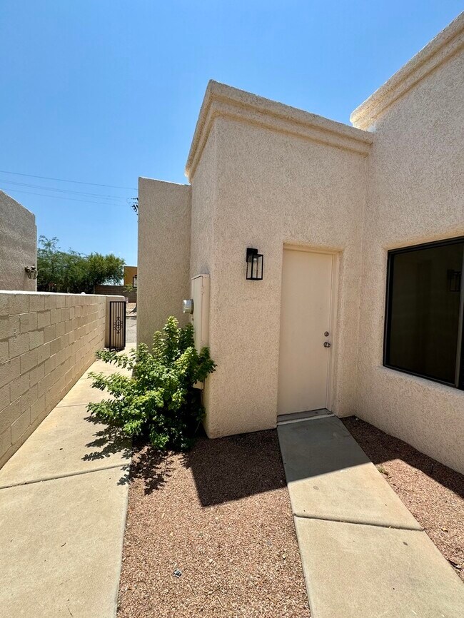Photo - FOR RENT