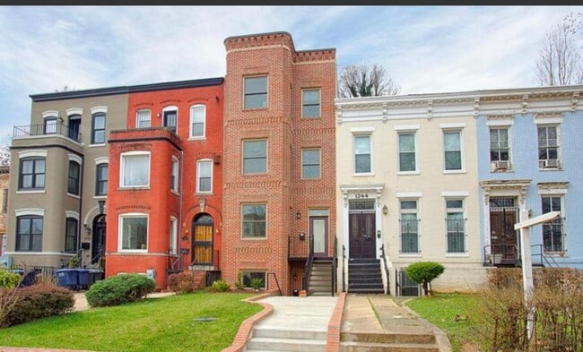 Building Photo - 1242 New Jersey Ave NW Unit Apt 1