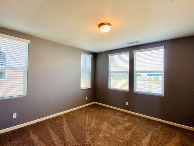 Photo - $2,195 Belmont & Fowler, 3 Bedroom - N Eli...