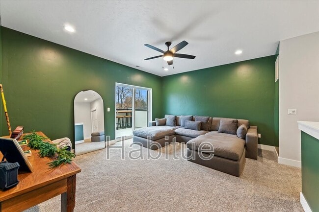 Photo - 917 E Bissett St