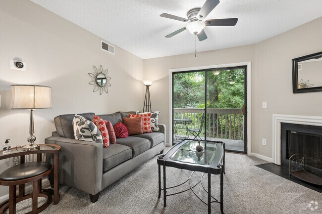 2BR, 2BA - 1,010SF - Living Room