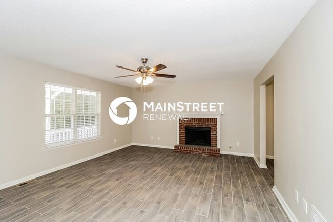 Photo - 3 Bedroom Pet-Friendly Home in Dallas, GA with Main Street Renewal