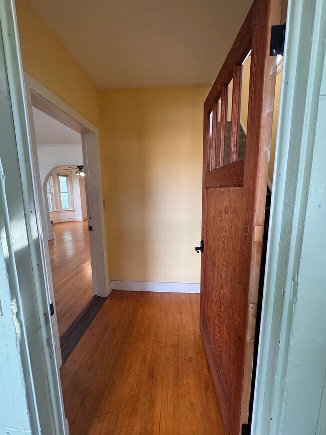 Photo - 894 Beech St Unit Lower