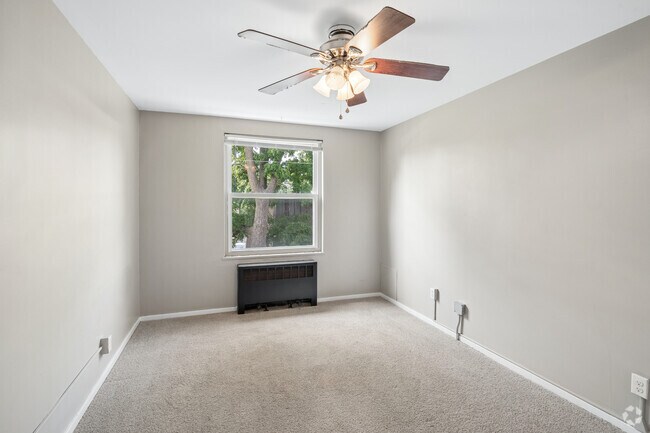 Updated 1BR, 1BA - 600SF - Bedroom - Knoxville Manor