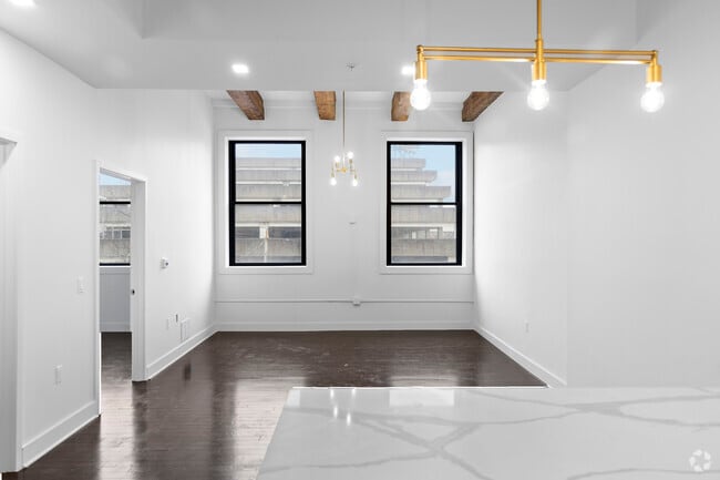 1 BR, 1 BA with Office - 696 SF