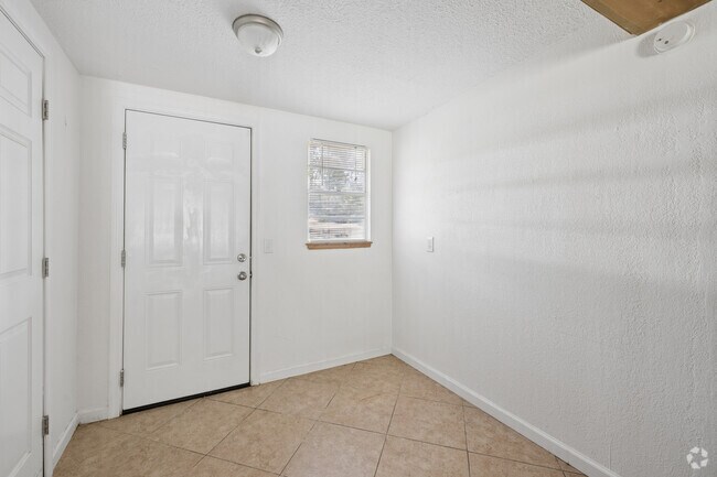 2BR, 1BA - 740SF - Dining Room