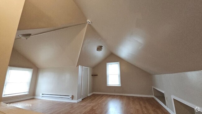 Building Photo - Charming 3-Bedroom Property in Prime Location Rental