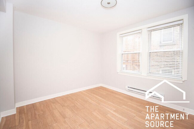 Photo - 511 W Belmont Ave Unit 5