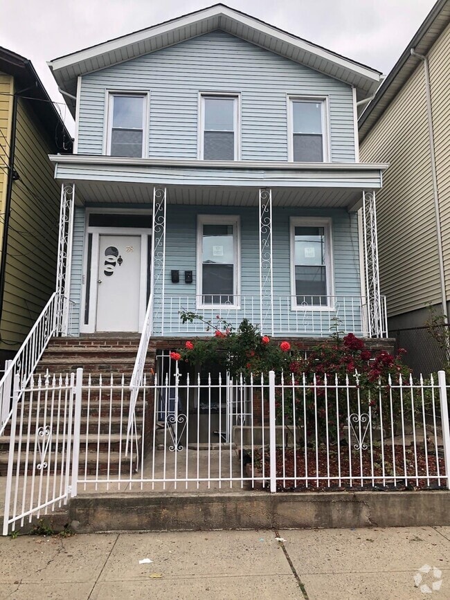 Building Photo - 38 Jewett Ave Unit 1 Rental