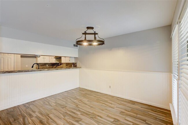 Photo - 5722 Easthampton Dr Unit B