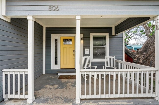 Photo - 806 E 3rd St