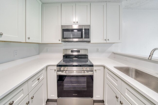 Photo - 335 Railroad St Apartment Unit KM 2bd/1ba (Hodge)