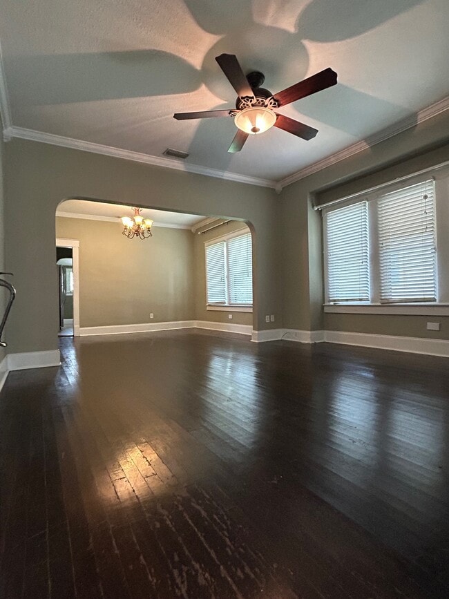 Sala/comedor sin amueblar - 419 E Belmar St