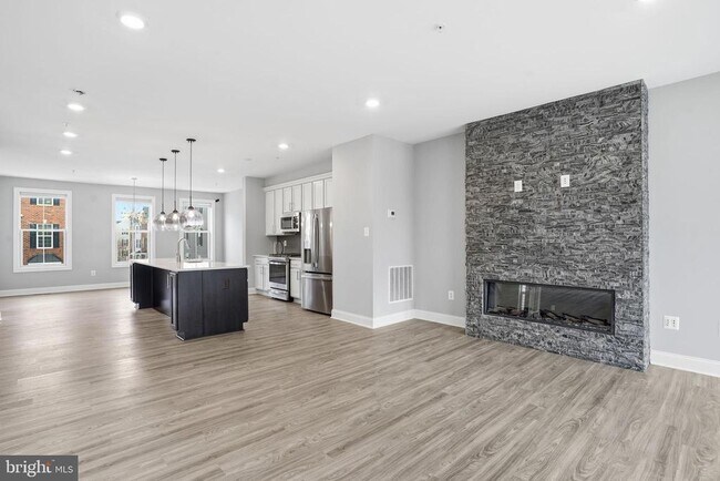 Photo - 16368 Fife Wy