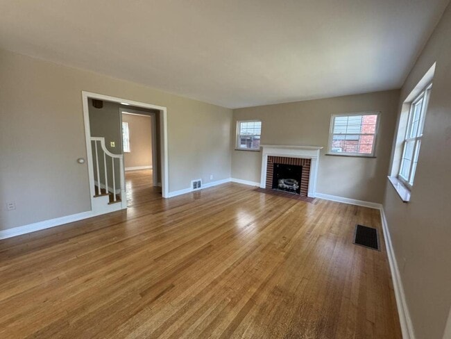 Photo - 1637 Upland Rd