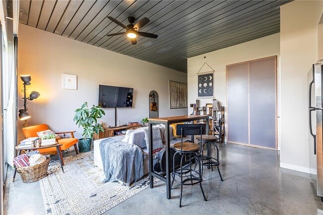 Photo - 620 Glen Iris Dr NE Unit 301