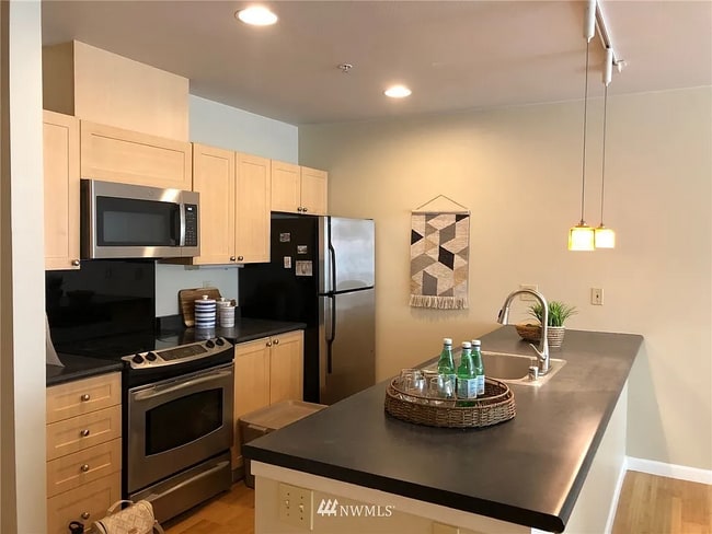 Photo - 2717 Western Ave Unidad 436