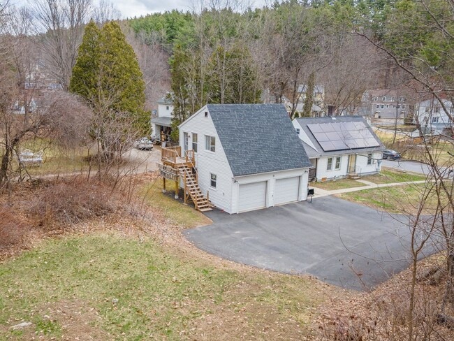 Photo - 212 Gilsum St