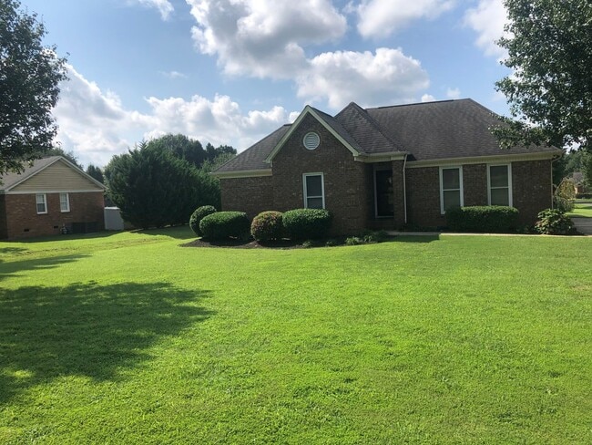 Building Photo - Lovely 3 Bed 2 Bath Ranch Home in Monroe!