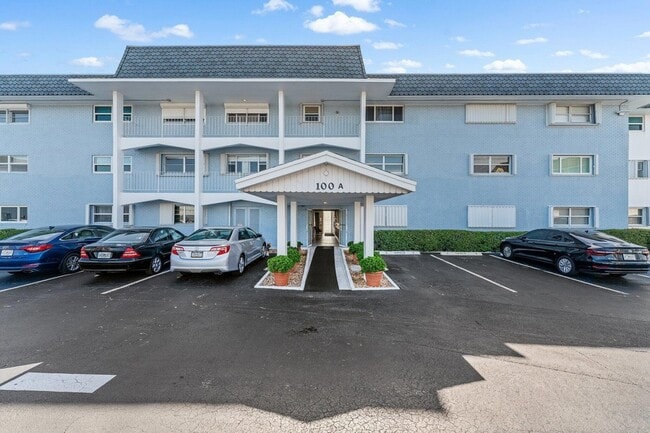 Photo - 100 Shore Ct Unit 105