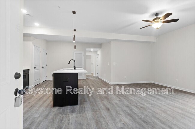 Photo - 208-C-208 E Johnson Cir