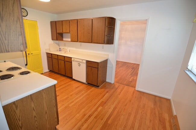 Photo - 836 Waycross Rd