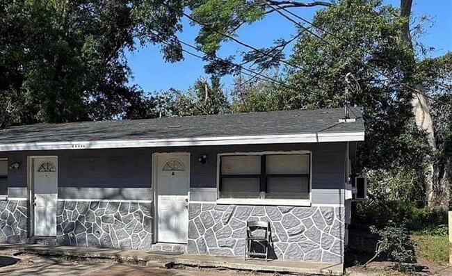 Building Photo - 10022 N Lantana Ave