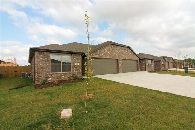 Photo - 412 Barbet Dr