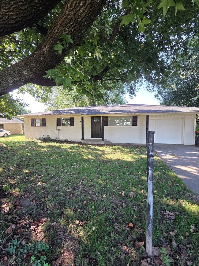 MUST SEE CHARMING HOME! - MUST SEE CHARMING HOME!