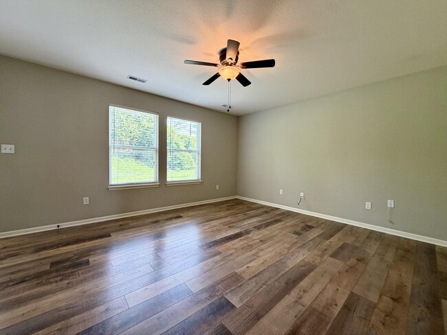Photo - 1204 Louisville Dr