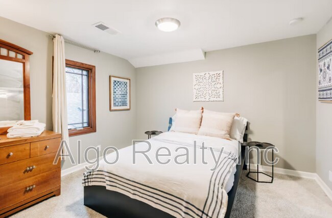 Photo - 4239 Minnehaha Ave