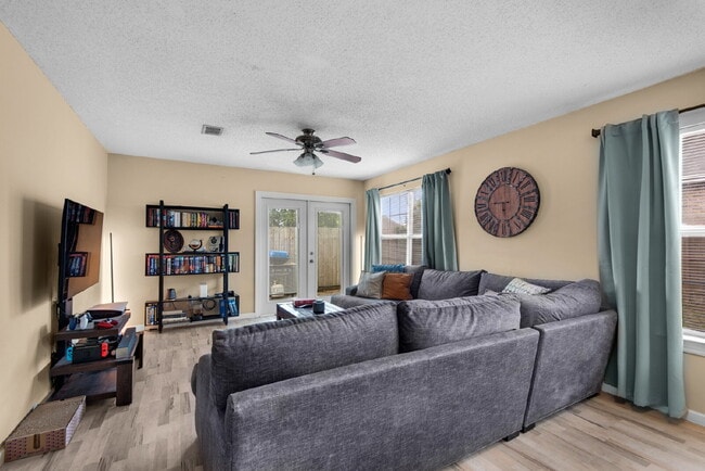 Photo - "Charming 3-Bed, 2-Bath Home in Mary Esthe...