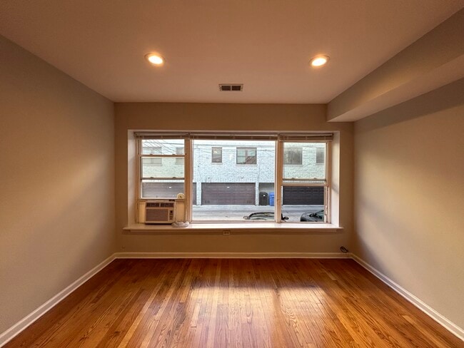 Photo - 6535 N Mozart St Unit 1R