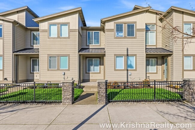 Photo - Stunning 3 BD | 2.5 BA Townhome in Rosedale Parks | Pool, Clubhouse & Prime Location