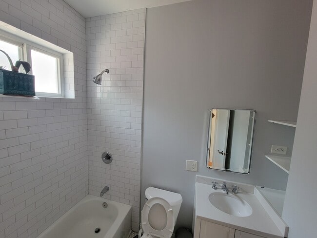 Photo - 3405 S Lituanica Ave Unidad CH