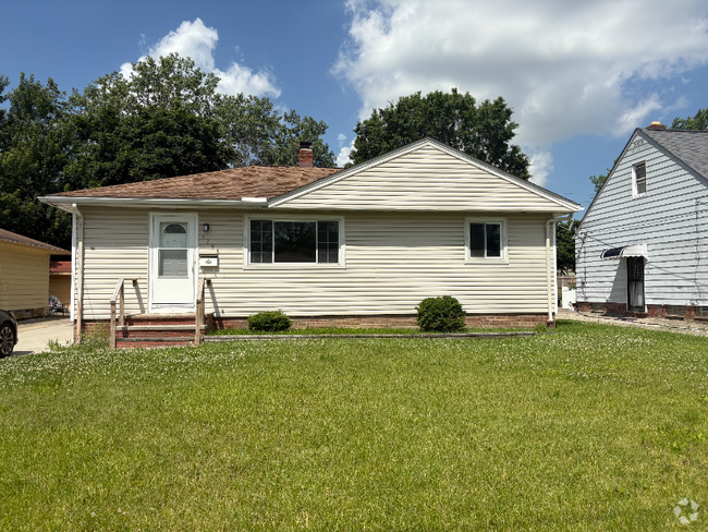 Building Photo - 4208 E 189th St Rental