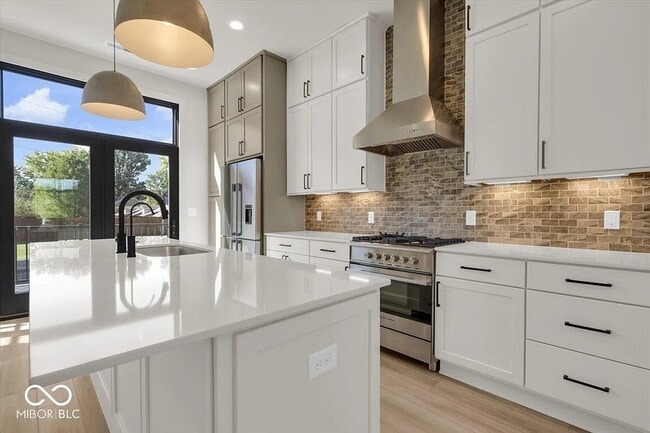 Photo - 675 E 16th St Townhome
